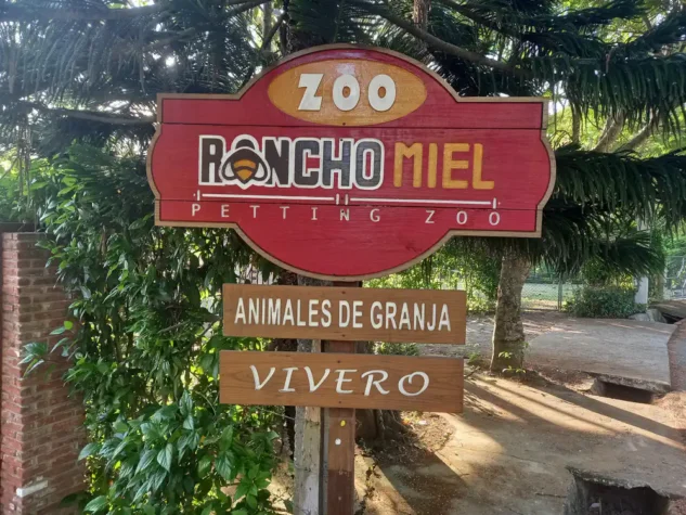 cartel entrada rancho miel