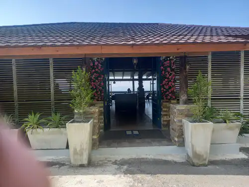 El Balcón: Un Oasis Gastronómico en Jarabacoa 2 entrada restaurante