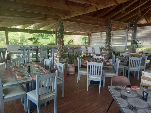 El Balcón: Un Oasis Gastronómico en Jarabacoa 4 interior restaurante